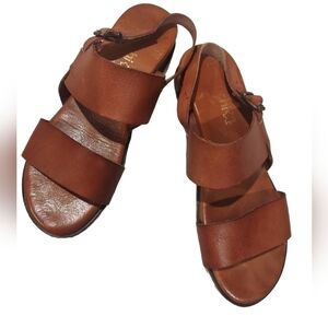 9 Bertuchi cinnamon brown sandal